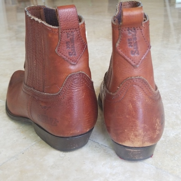 Boots - Picture 5 of 6